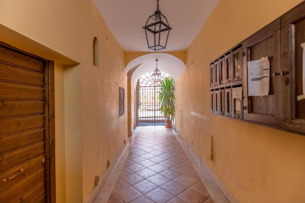 Vg Trevi Fountain 5 Stelle Elegant Apartment Рим Екстер'єр фото